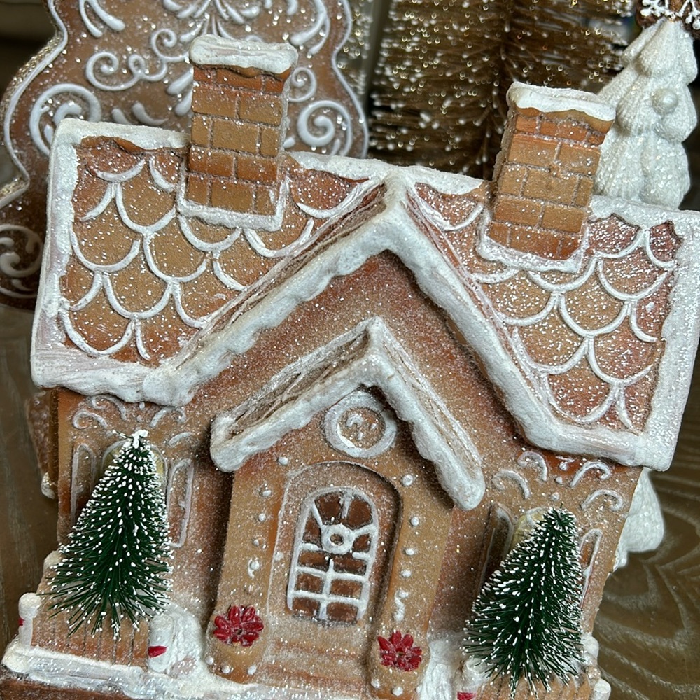 NEW! Christmas Holiday Gingerbread Winter Village Cottage Home House - Picture 3 of 9